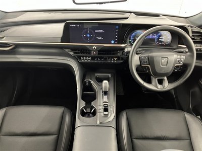 TOYOTA CROWN CROSSOVER - 2