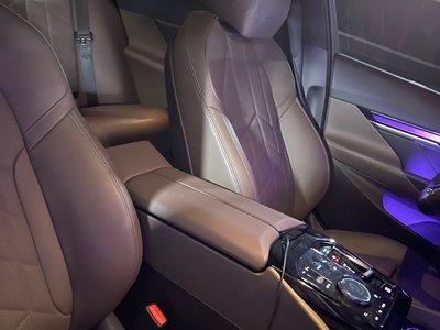 2025 BMW 5 SERIES — фото 10