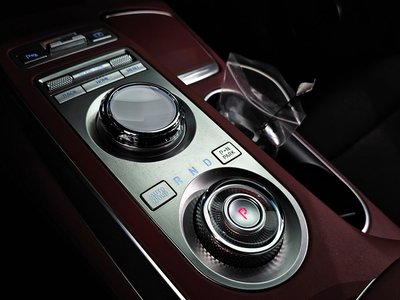 2021 Genesis GV70 photo 9