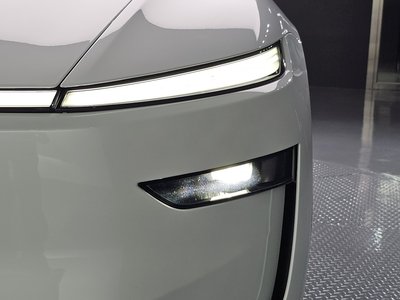 TESLA MODEL Y - 9