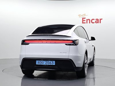 TESLA MODEL Y - 3
