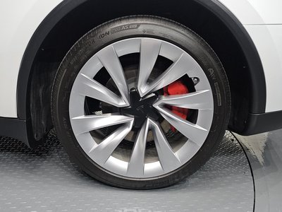 TESLA MODEL Y - 8