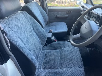 TOYOTA LAND CRUISER 70 - 4