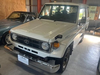 TOYOTA LAND CRUISER 70 - 1