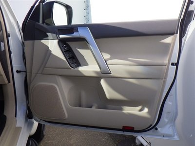 TOYOTA LAND CRUISER PRADO - 10