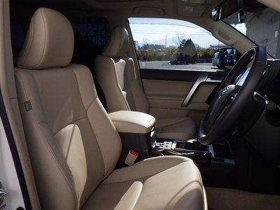 TOYOTA LAND CRUISER PRADO - 8