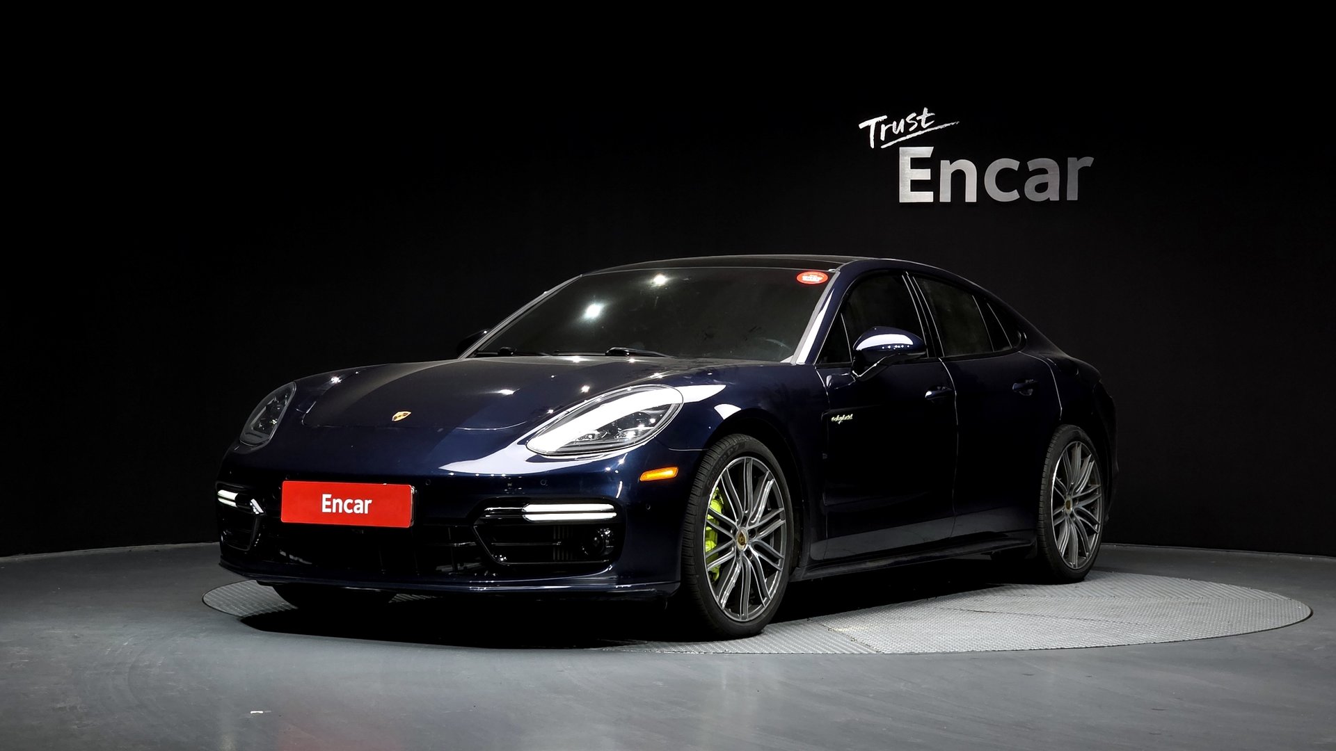 PORSCHE PANAMERA - View 1