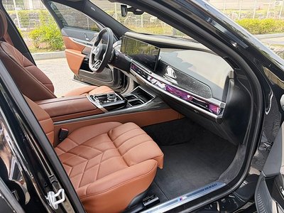 2025 BMW 7 SERIES — фото 10