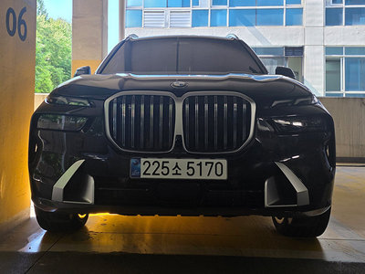 2025 BMW X7 — фото 1