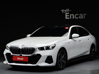BMW 5 SERIES - 1