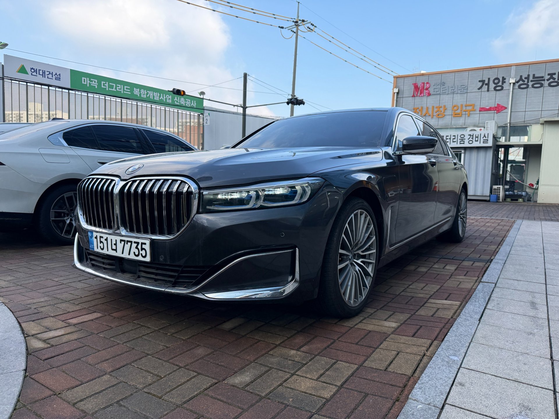 BMW 7 SERIES - View 1