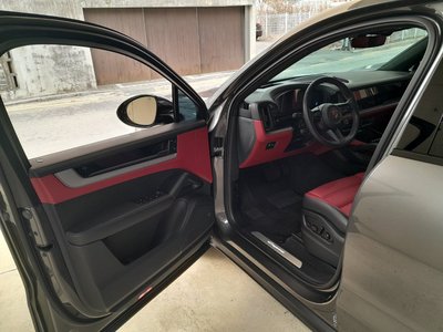 PORSCHE CAYENNE - 9