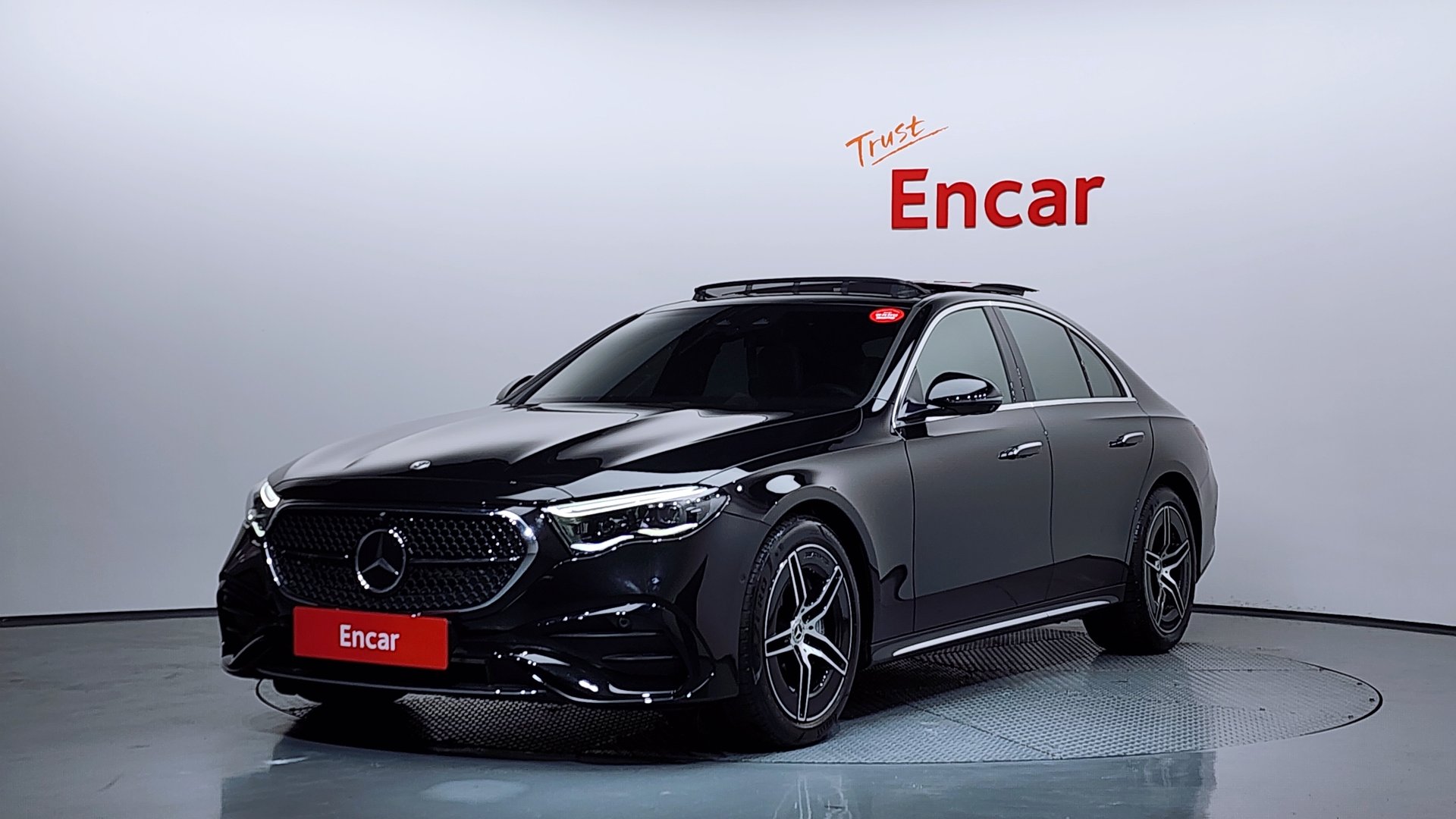 MERCEDES-BENZ E-CLASS - View 1