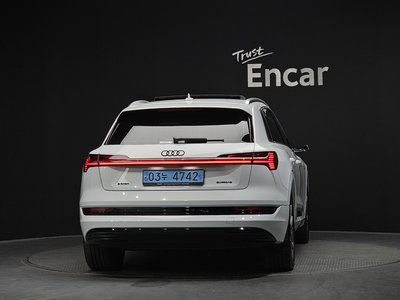 AUDI E-TRON - 3