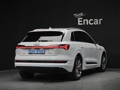 AUDI E-TRON - 4