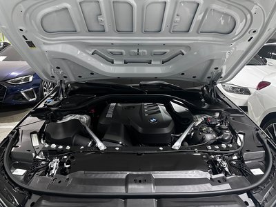 2025 BMW 5 SERIES 照片 8