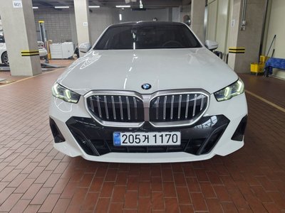BMW 5 SERIES - 1