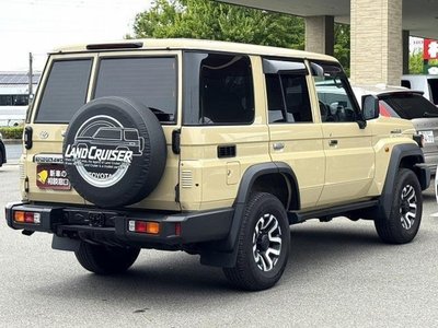 TOYOTA LAND CRUISER 70 - 5