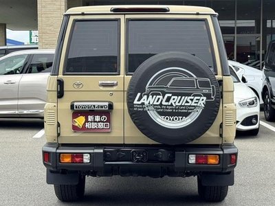 TOYOTA LAND CRUISER 70 - 9