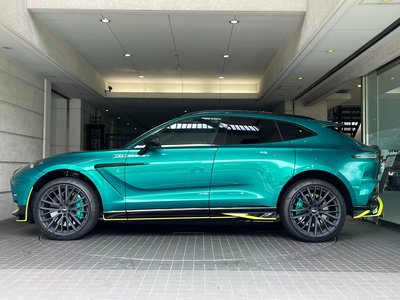 ASTON MARTIN DBX - 6