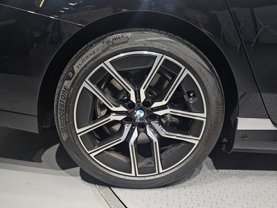 صورة 6 لـ 2023 BMW I7