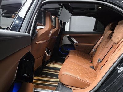 2023 BMW I7 thumbnail 18