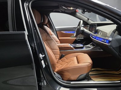 2023 BMW I7 thumbnail 16