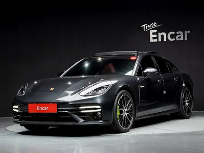 PORSCHE PANAMERA - 1