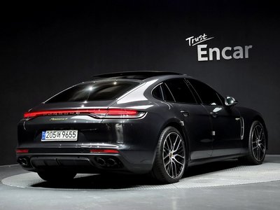 PORSCHE PANAMERA - 4