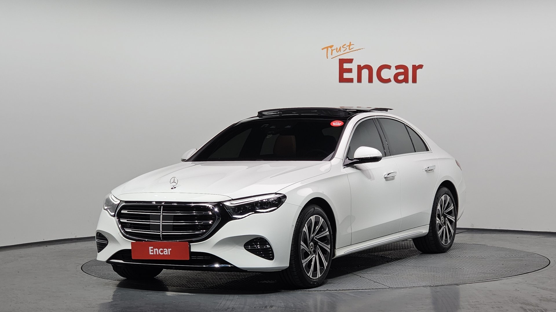 MERCEDES-BENZ E-CLASS - View 1