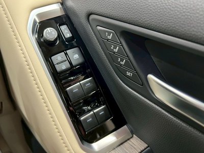 صورة مصغرة 77 لـ 2025 Toyota LAND CRUISER 300