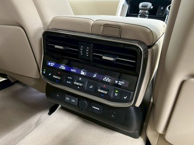 صورة مصغرة 78 لـ 2025 Toyota LAND CRUISER 300