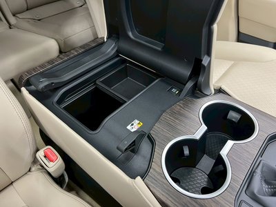 صورة مصغرة 65 لـ 2025 Toyota LAND CRUISER 300