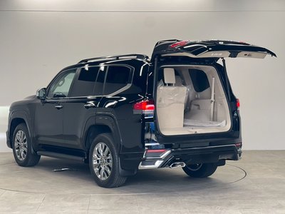 صورة مصغرة 39 لـ 2025 Toyota LAND CRUISER 300