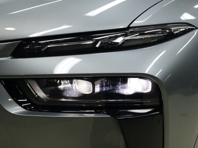 2025 BMW X7 — миниатюра 69