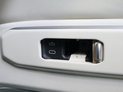 2025 BMW X7 — миниатюра 66