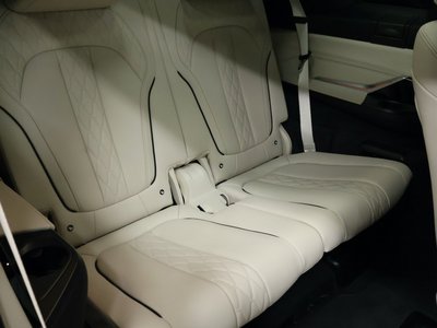 2025 BMW X7 — миниатюра 46