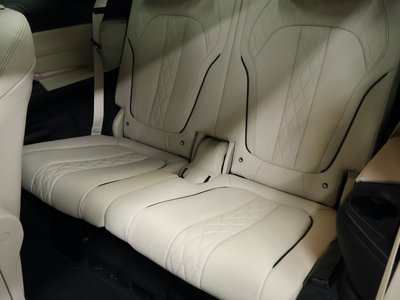 2025 BMW X7 — миниатюра 15