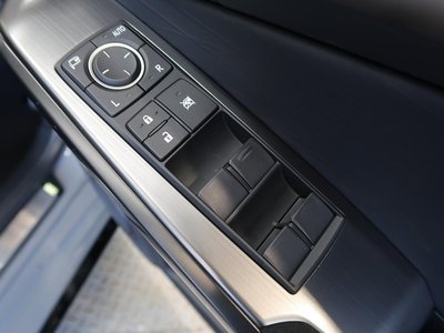 2024 Lexus IS 缩略图 36