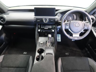 صورة 2 لـ 2024 Lexus IS