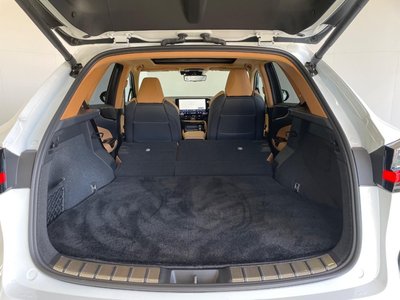 صورة 10 لـ 2025 Lexus NX