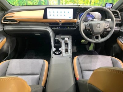 TOYOTA CROWN CROSSOVER - 2