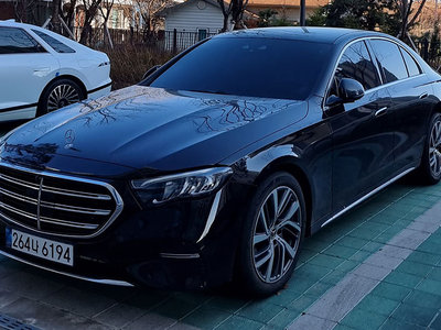 MERCEDES-BENZ E-CLASS - 4