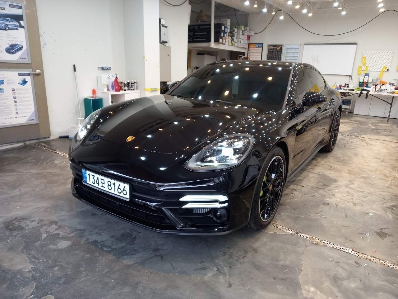 PORSCHE PANAMERA - View 1