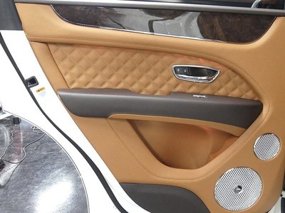 2022 Bentley BENTAYGA thumbnail 18