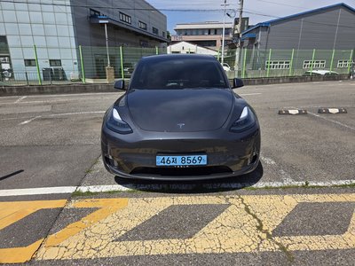 TESLA MODEL Y - 2