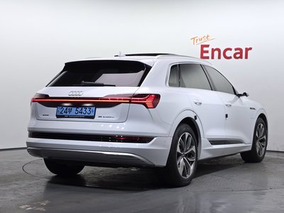 AUDI E-TRON - 4