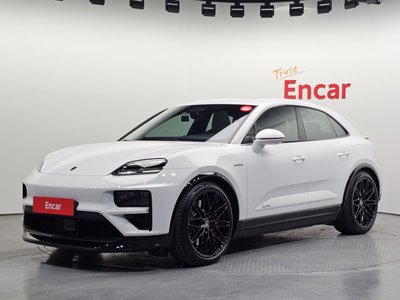 PORSCHE MACAN - 1