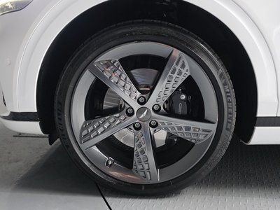 صورة 6 لـ 2021 Genesis GV70