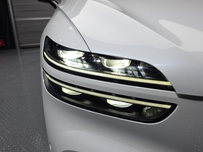 صورة 9 لـ 2021 Genesis GV70